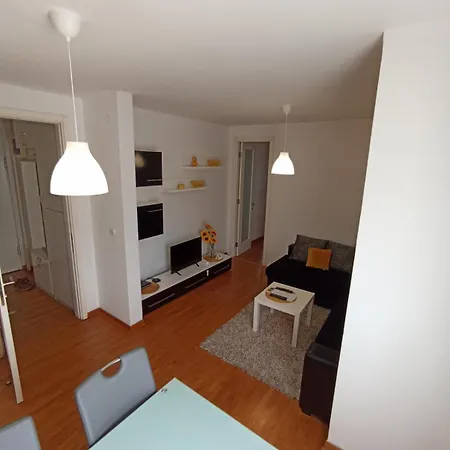 Clean&cozy Novi Apartment