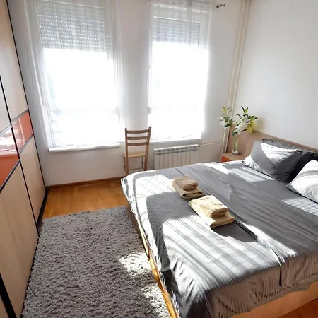 Clean&cozy Novi Lägenhet Belgrad